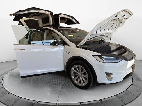 Used 2016 Tesla Model X 90D image 8