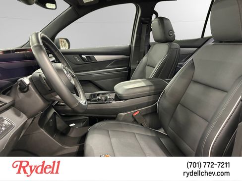Used 2025 Buick Enclave Preferred AWD/4WD image 10