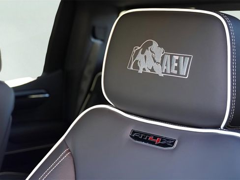 New 2026 GMC Sierra 1500 AT4X w/ AT4X AEV Edition image 9