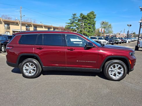 Used 2023 Jeep Grand Cherokee L Limited AWD/4WD image 7