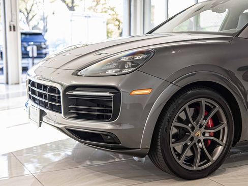 Used 2021 Porsche Cayenne GTS image 4