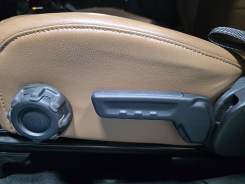 Used 2023 Jeep Wrangler Unlimited Sahara AWD/4WD image 17