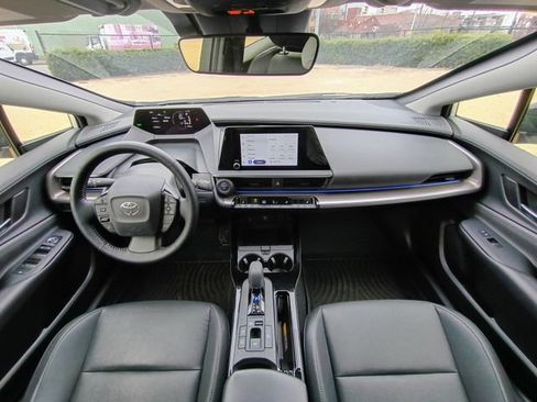 Used 2023 Toyota Prius XLE image 30