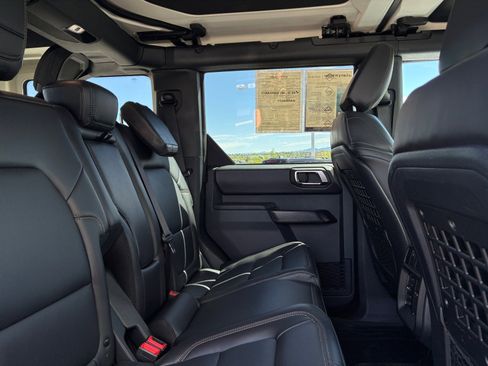 Used 2025 Ford Bronco Badlands image 18