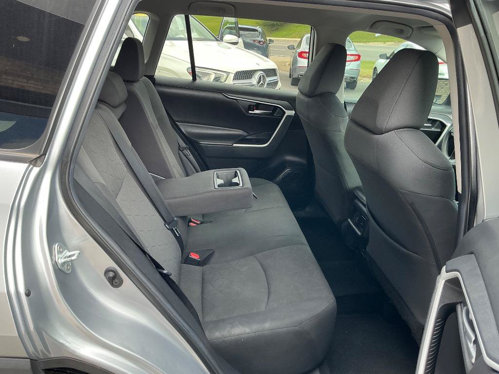 Used 2021 Toyota RAV4 XLE FWD image 11
