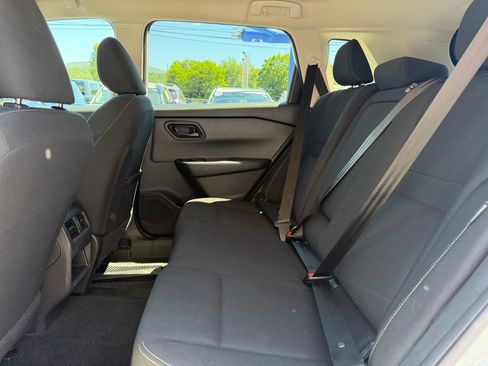 Used 2024 Nissan Rogue S FWD image 17
