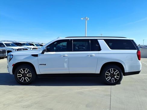 Used 2023 GMC Yukon XL AT4 w/ AT4 Premium Plus Package image 8