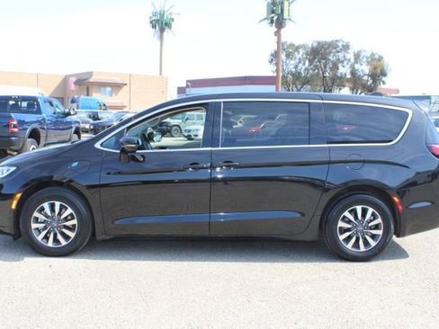 Used 2024 Chrysler Pacifica Limited FWD image 7