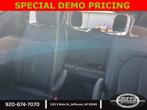 New 2026 Chrysler Pacifica Select image 33