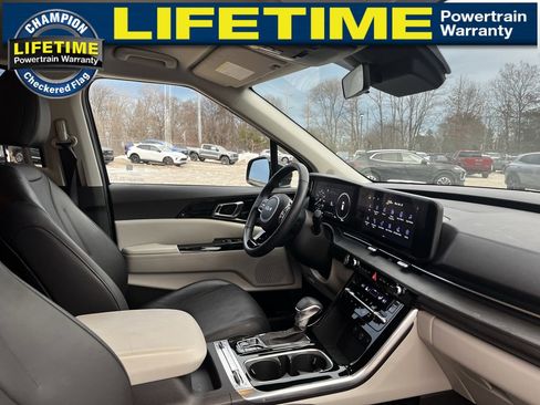 Used 2024 Kia Carnival SX image 34