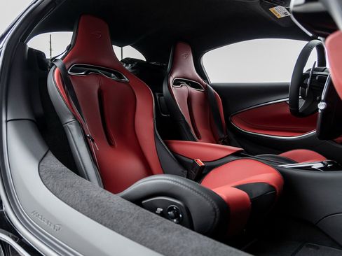 Used 2025 McLaren Artura image 36