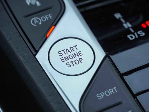 Used 2024 BMW 330i Sedan w/ Convenience Package image 19