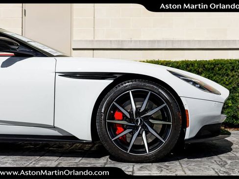 Used 2019 Aston Martin DB11 Volante image 22