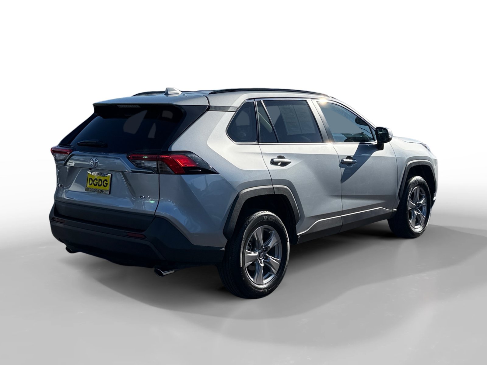 Used 2025 Toyota RAV4 XLE FWD image 5