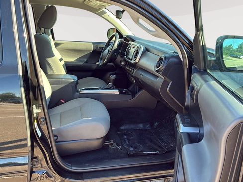 Used 2019 Toyota Tacoma SR5 AWD/4WD image 13