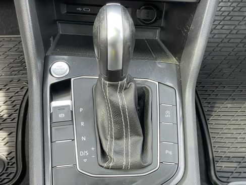 Used 2021 Volkswagen Tiguan SE R-Line FWD image 27