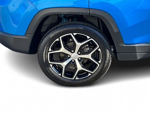 Certified 2024 Jeep Compass Limited image 32