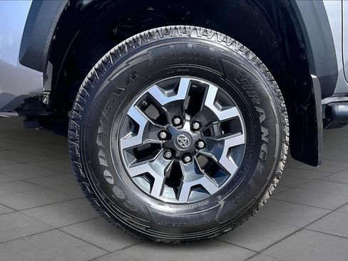 Used 2016 Toyota Tacoma TRD Off-Road image 11