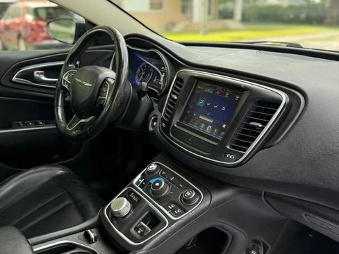 Used 2017 Chrysler 200 Limited Platinum image 12