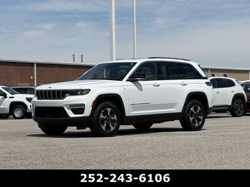 Used 2022 Jeep Grand Cherokee Limited 4xe w/ Luxury Tech Group II AWD/4WD image 3
