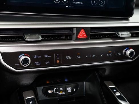 Certified 2025 Kia Sorento S image 18