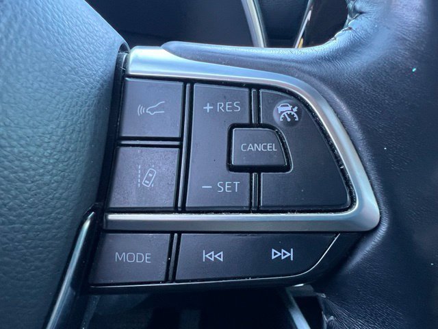 Used 2021 Toyota Highlander XLE AWD/4WD image 26