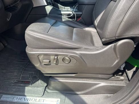 Used 2023 Chevrolet Suburban LT RWD image 34