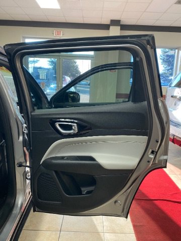 Used 2023 Jeep Compass Limited AWD/4WD image 12