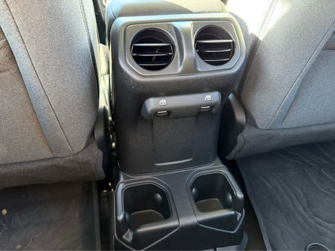 Used 2025 Jeep Gladiator Sport image 24