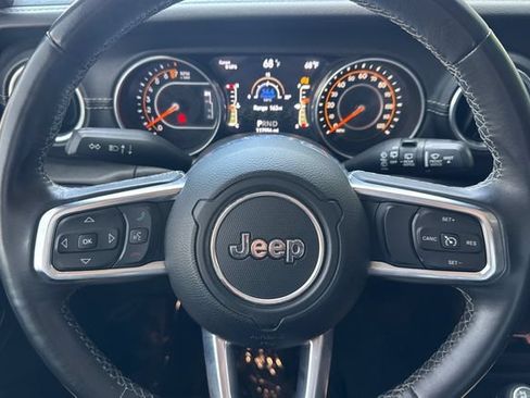 Used 2018 Jeep Wrangler Unlimited Sahara AWD/4WD image 27