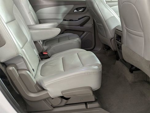Used 2018 Chevrolet Traverse Premier image 32