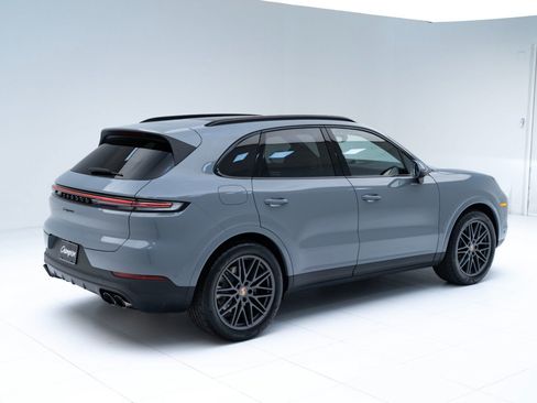 Certified 2026 Porsche Cayenne AWD/4WD image 9