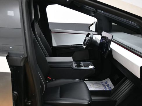 Used 2024 Tesla Cybertruck AWD Crew Cab image 40