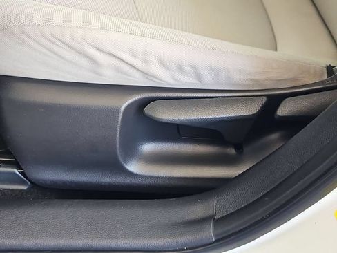 Used 2022 Toyota Corolla LE FWD image 22