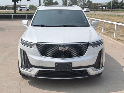 Used 2020 Cadillac XT6 Premium Luxury FWD image 2