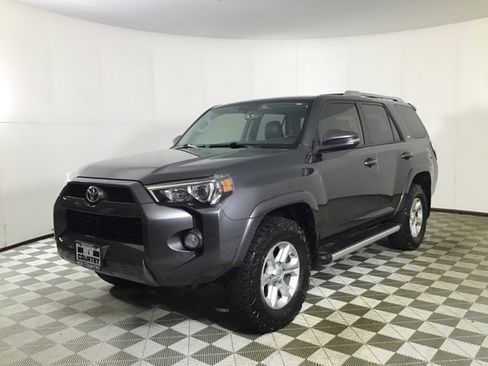 Used 2017 Toyota 4Runner SR5 Premium image 3