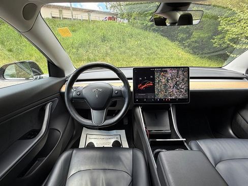Used 2018 Tesla Model 3 Long Range RWD image 10