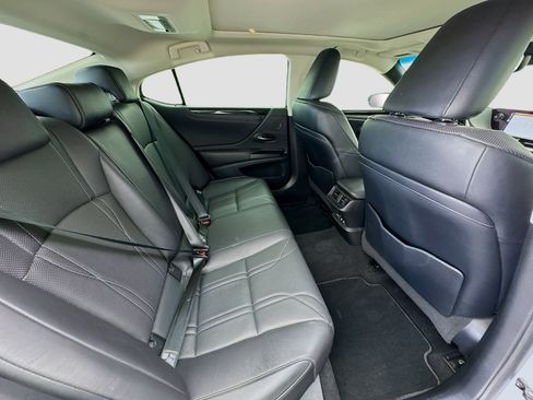 Used 2019 Lexus ES 350 w/ Accessory Package FWD image 19