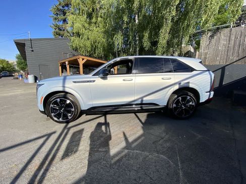 Certified 2025 Cadillac Escalade IQ Sport 1 AWD/4WD image 3