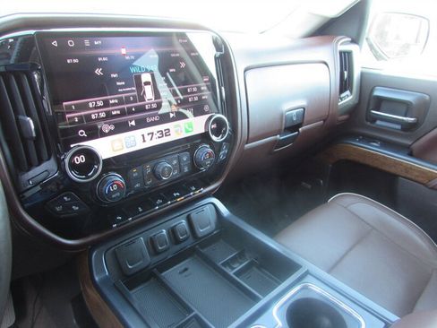 Used 2014 Chevrolet Silverado 1500 High Country w/ High Country Premium Package AWD/4WD image 22