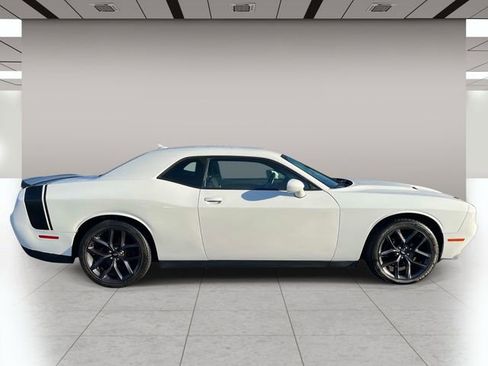 Used 2019 Dodge Challenger SXT w/ Driver Convenience Group image 2