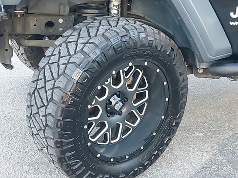 Used 2018 Jeep Wrangler Unlimited Sport S AWD/4WD image 28