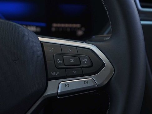 Used 2022 Volkswagen Tiguan SE image 18