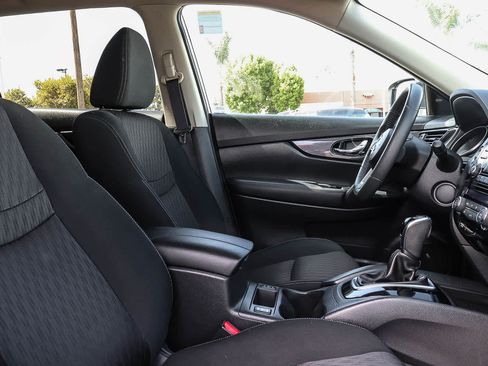 Used 2017 Nissan Rogue SV FWD image 26
