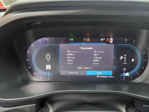 Certified 2025 Volvo XC40 B5 Plus image 19