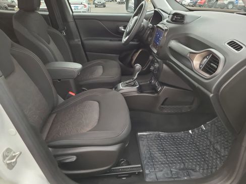 Certified 2023 Jeep Renegade Latitude image 22