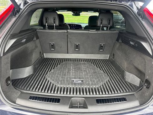 New 2025 Cadillac XT4 Premium Luxury image 9