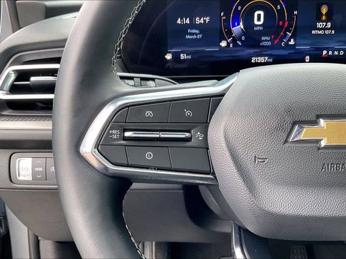 Used 2025 Chevrolet Traverse LT image 26