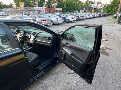 Used 2013 Toyota Camry SE FWD image 17