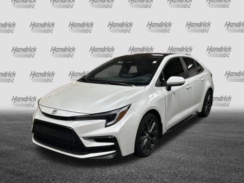 Used 2025 Toyota Corolla SE w/ Convenience Package FWD image 5